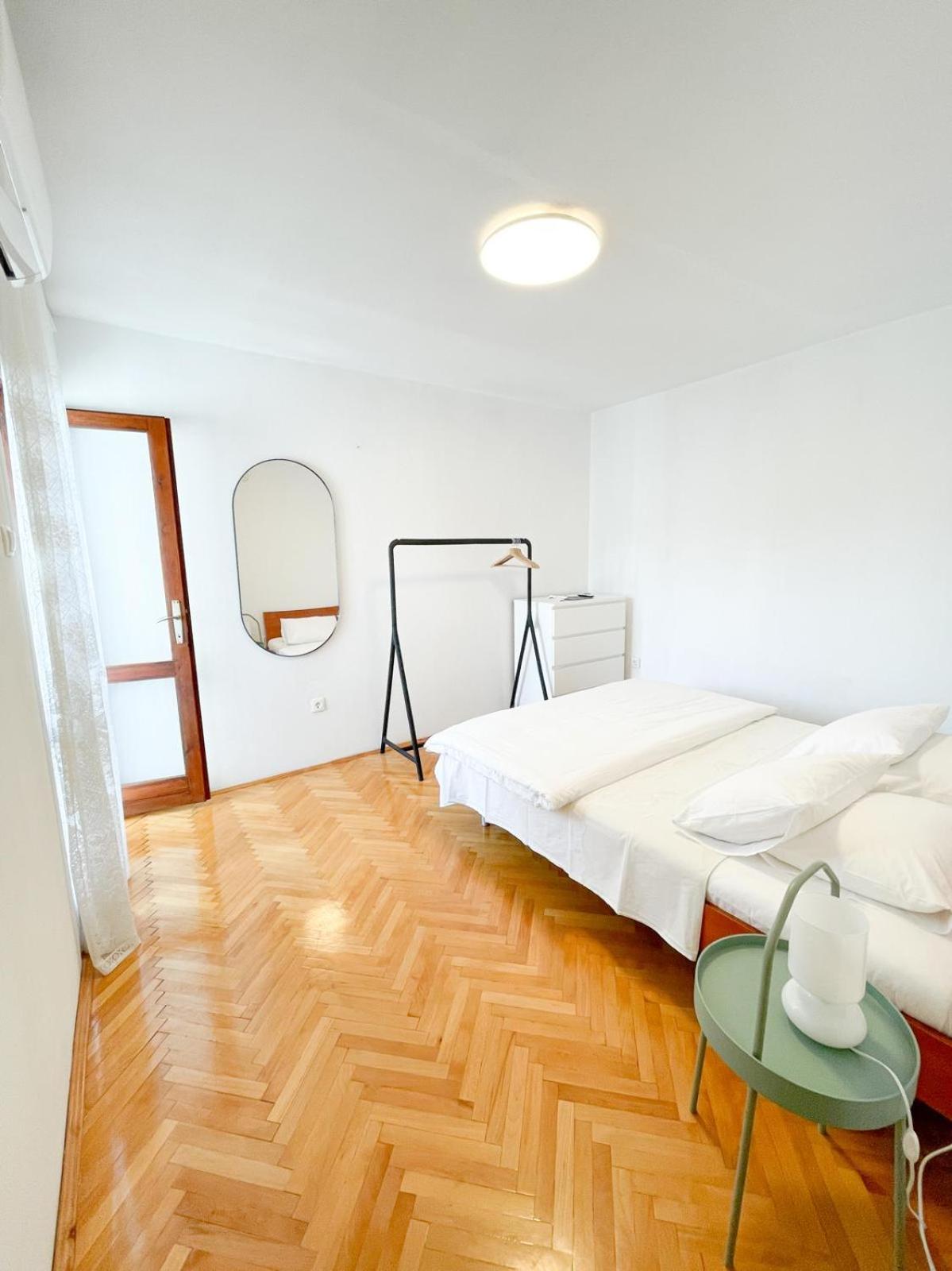 Dulcic Apartment *